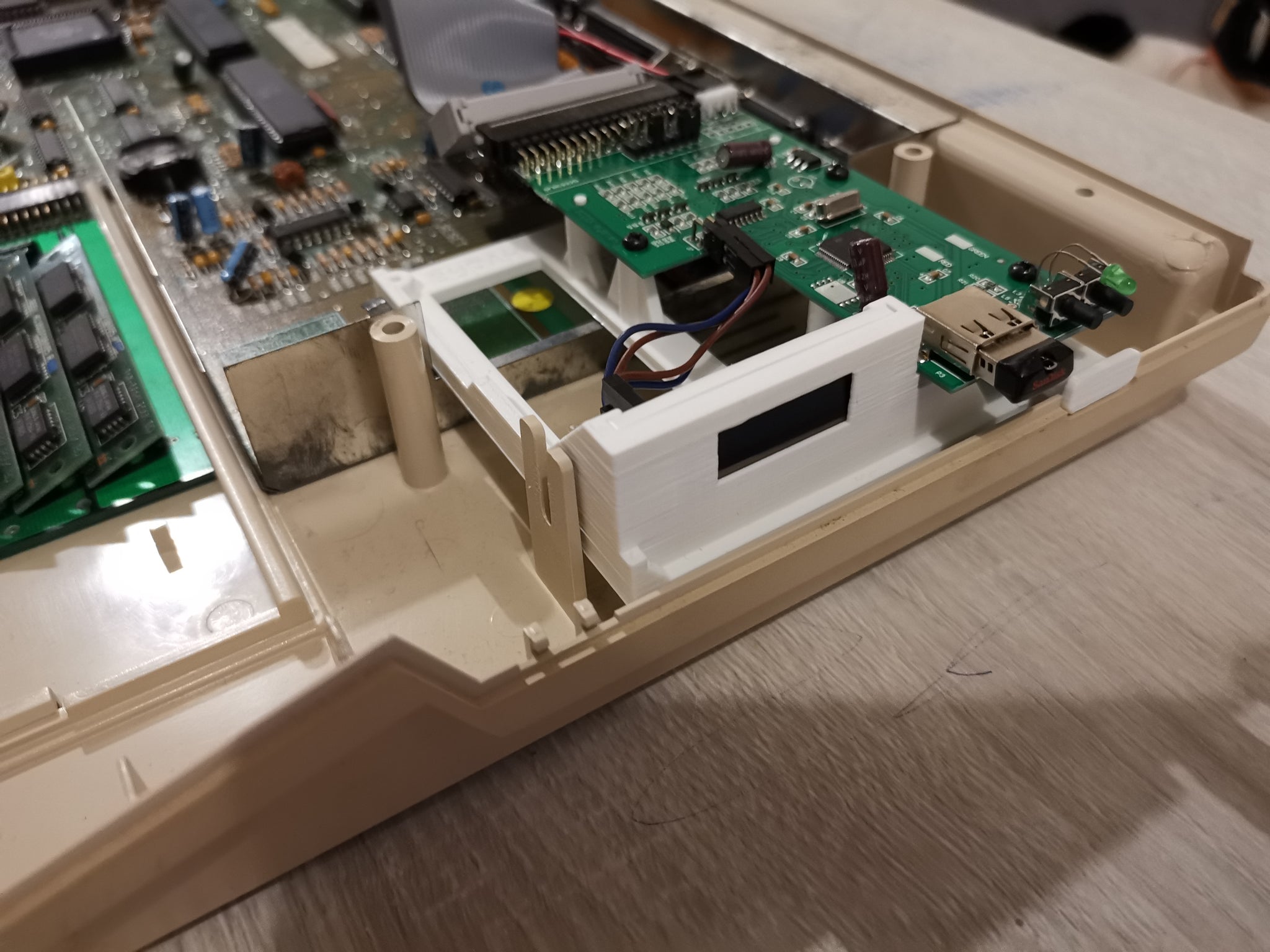 Amiga 500 Gotek Drive With OLED Display & 3D Printed Bracket – Flash Floppy Ready